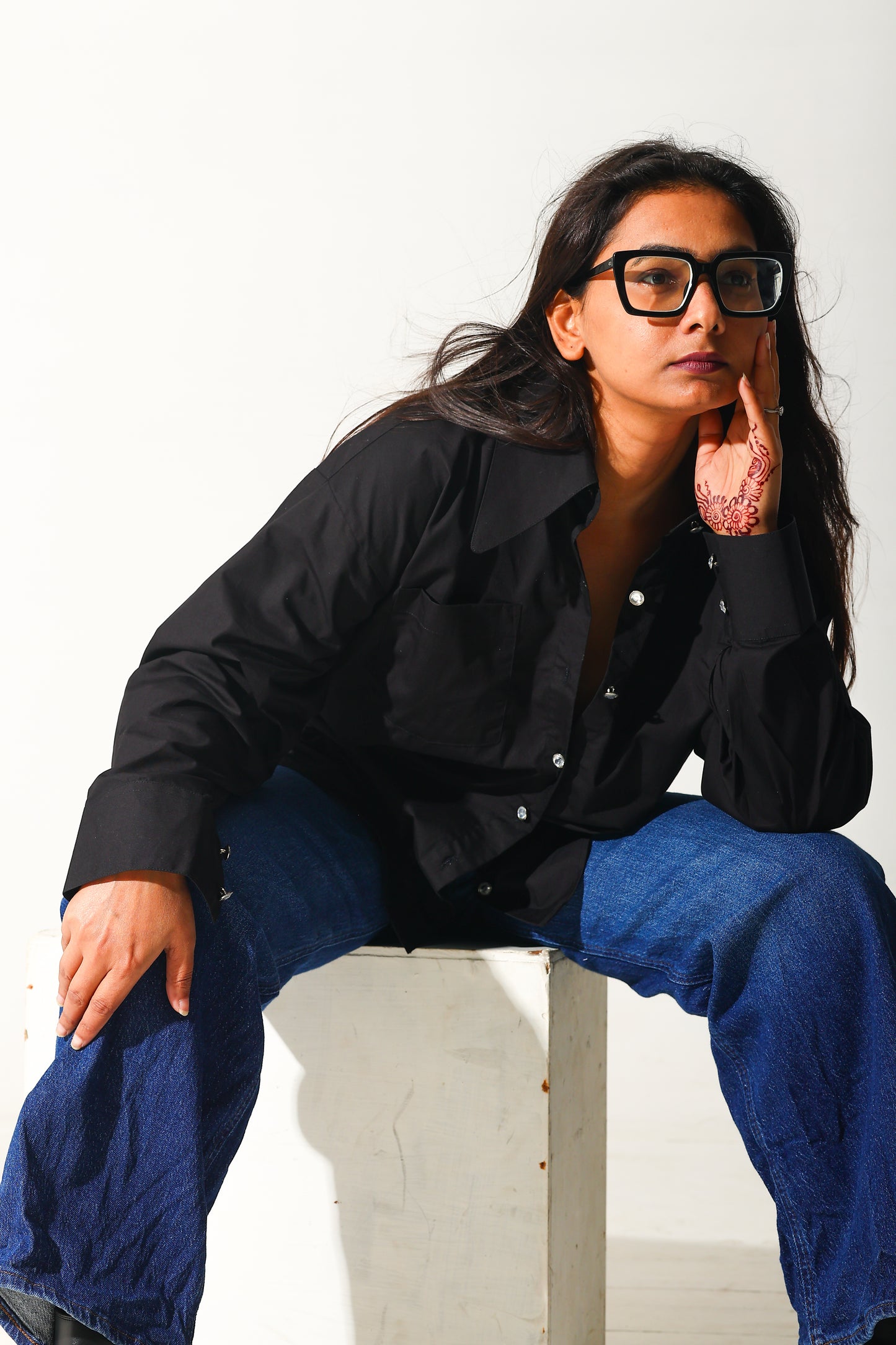 Cropped Button-Down Black Shirt – RIYA112