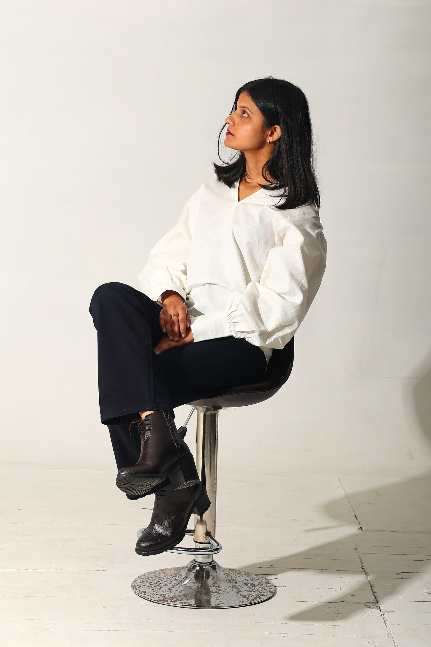 Minimalist Off-White Linen Shirt – RIYA111
