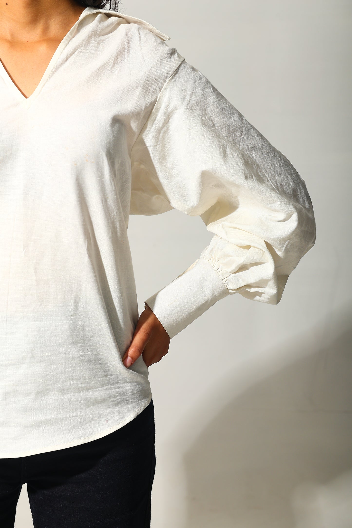 Minimalist Off-White Linen Shirt – RIYA111