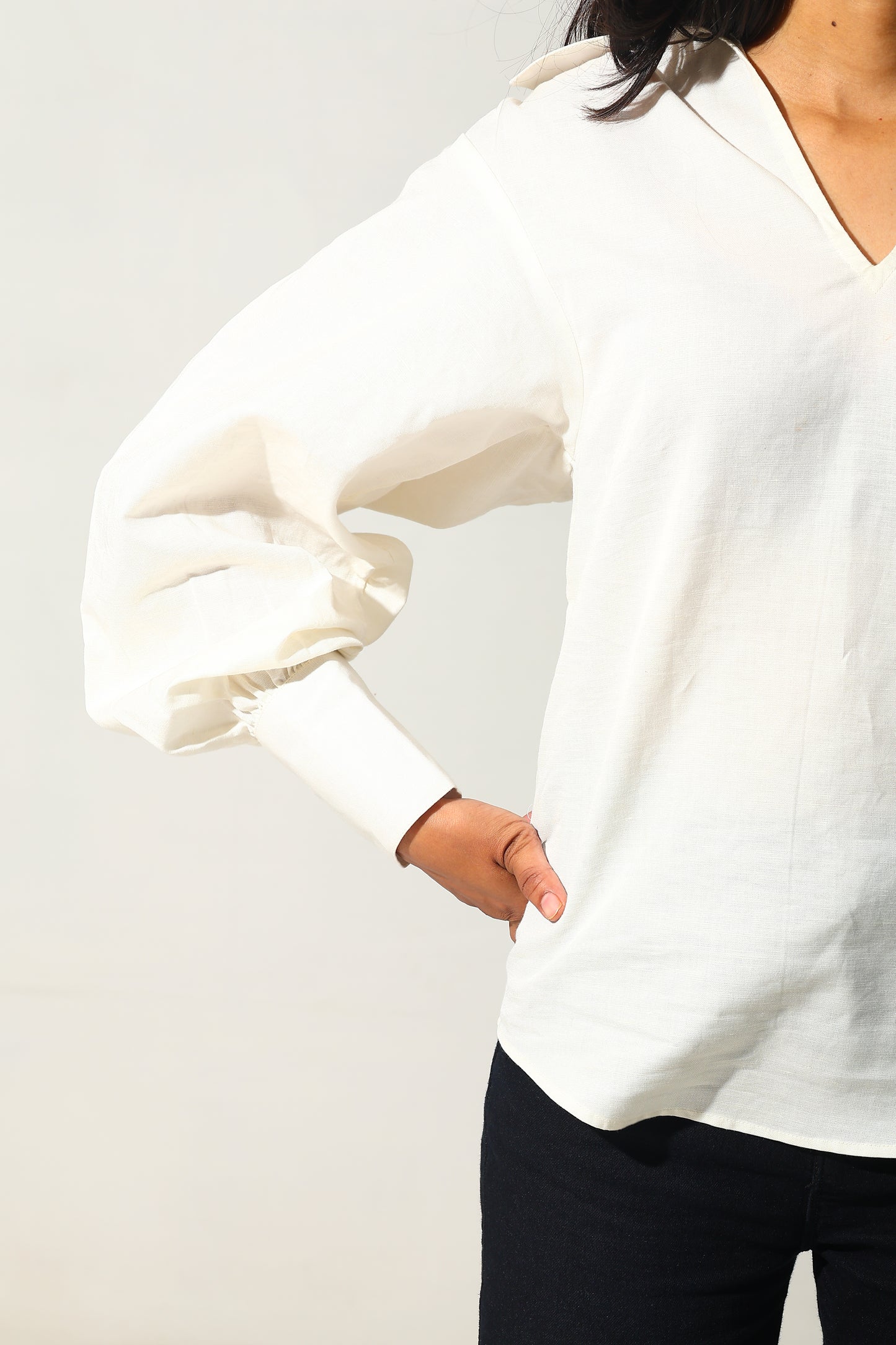 Minimalist Off-White Linen Shirt – RIYA111